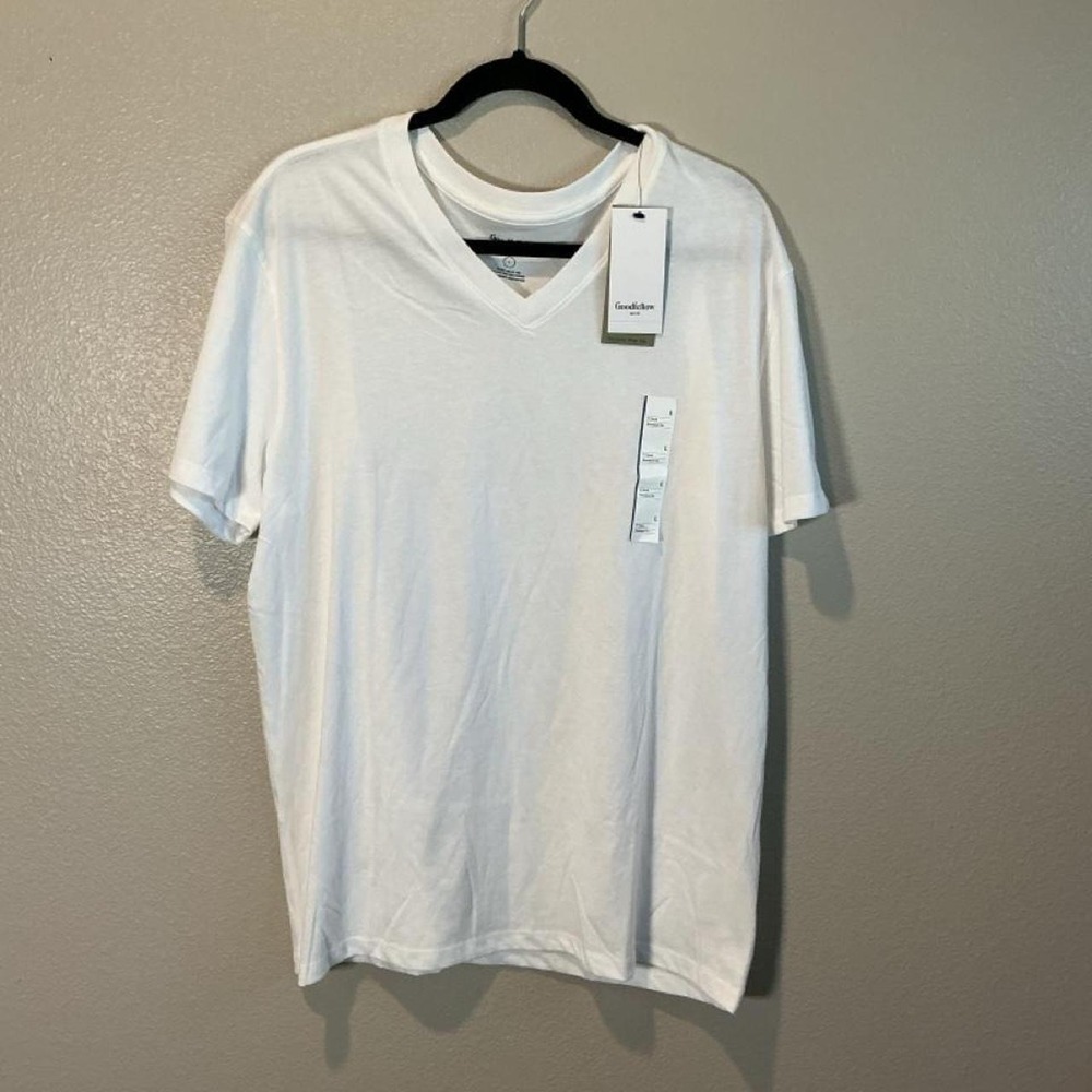 Goodfellow & Co. white v-neck tee in size L